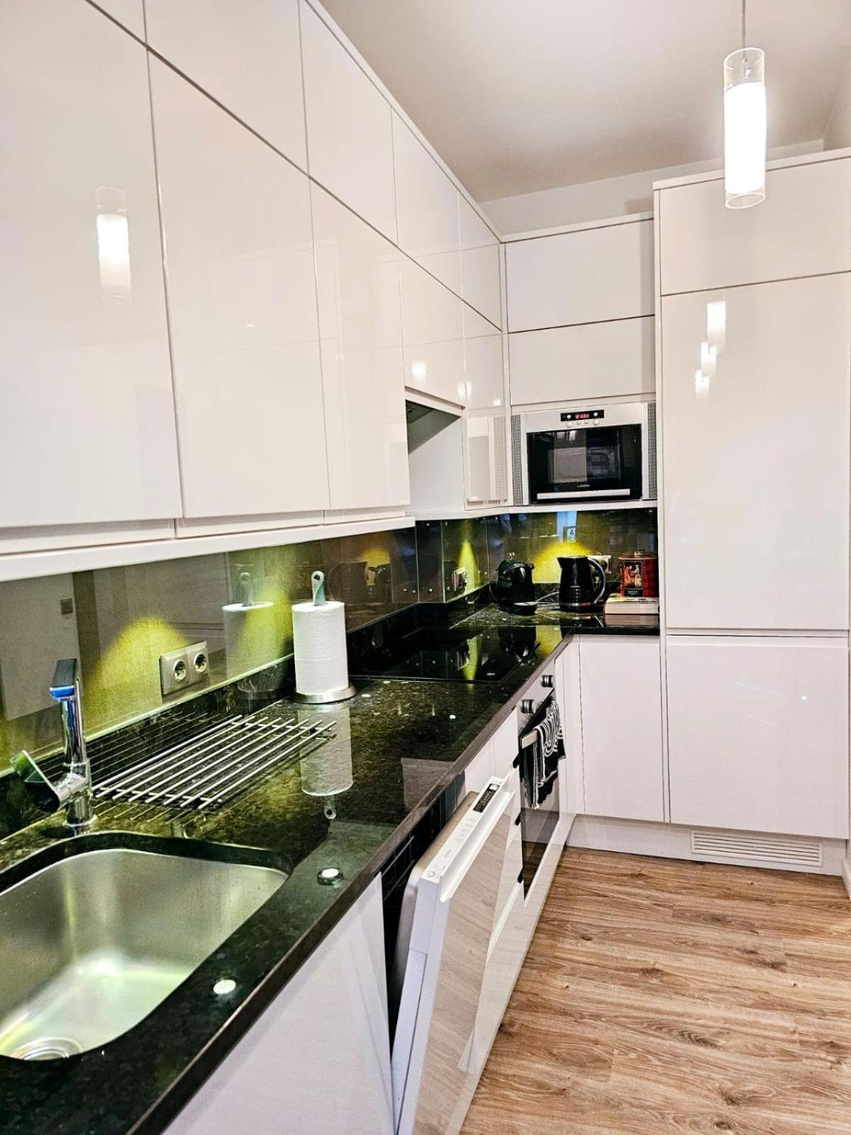 Modern 2 Bedroom Apartment In The City Centre Riga Luaran gambar
