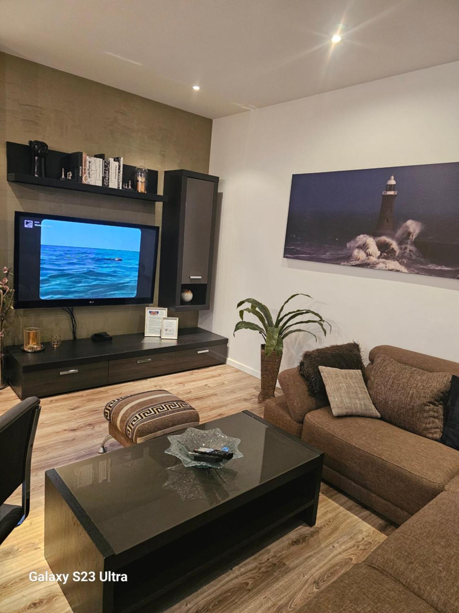 Modern 2 Bedroom Apartment In The City Centre Riga Luaran gambar